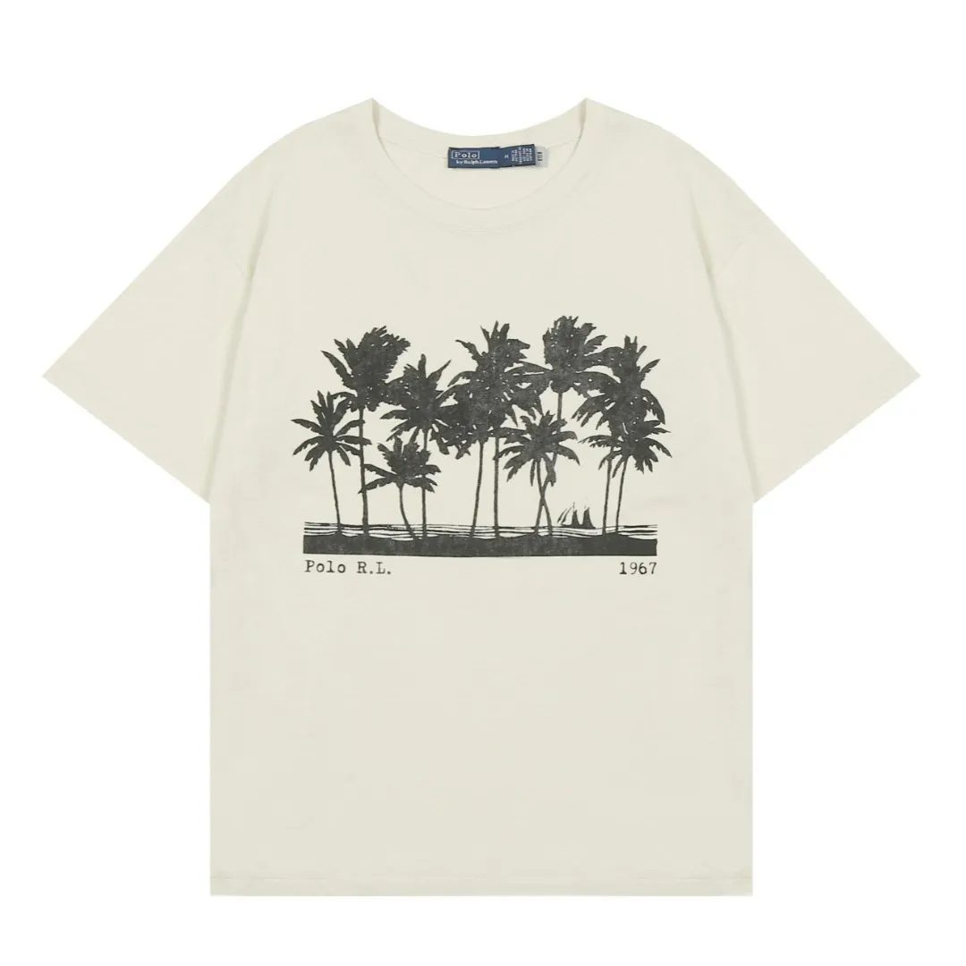 P124 White background picture [Summer hot] Style number: 25050# Color: Mi Xing Size: S to XL - Ralph Lauren/Ralph Lauren 2025SS Summer new Hampton coastal style island coconut palm soft slub cotton short-sleeved Tee - Correct and short version The upper body is more proportional ✅ - Original consistent warp and weft slub cotton, soft and comfortable with a sense of laziness ✅ - RL 25 new coconut tree printed cotton Tee The resort-style coconut tree and island pattern print on the chest enriches the visual beauty. The apricot color and the texture of the bamboo fabric have a very lazy summer style. The loose and short version is not picky about your body shape and brings out the Instagram atmosphere. Highly recommended.